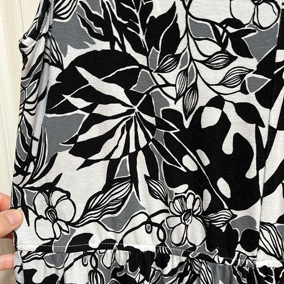 Chico's Womens Maxi Dress Size 1 US 8/10 Floral Vacation Casual Office Resort - Picture 2 of 7